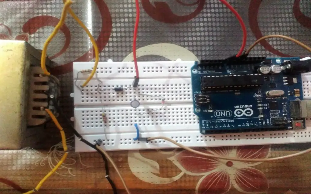 Cómo hacer un voltímetro digital usando Arduino (más simple)