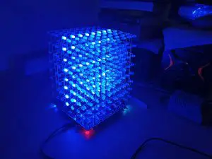 ¡Cómo ensamblar DIY LED Cube (8x8x8) que reproduce música!