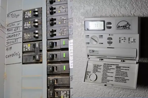 ¿Qué hace un condensador HVAC? ¿Por qué falla? (Consejos de reemplazo)