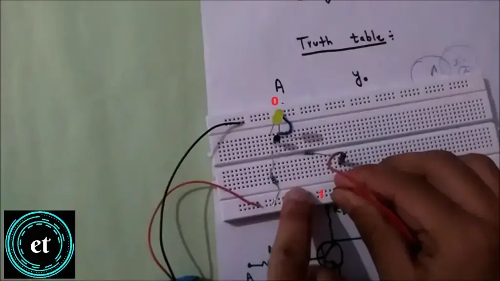 Cómo hacer una puerta no usando un transistor en una placa de pruebas Cómo hacer una puerta no usando un transistor en una placa de pruebas