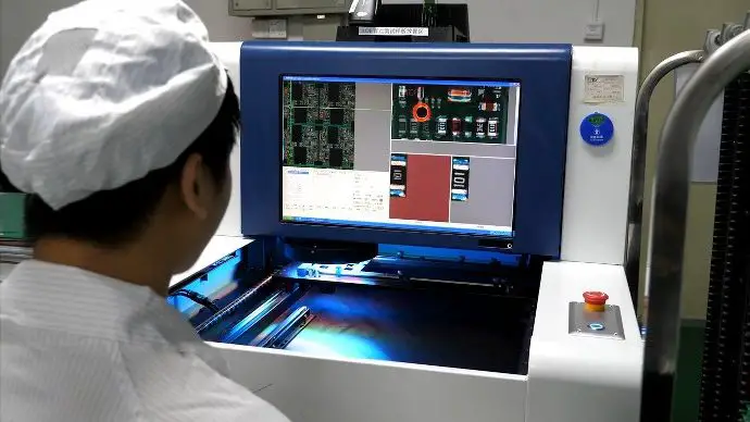 ¡Ensamblaje de placas PCB con máquinas automatizadas en PCBWay!