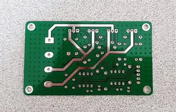 Los 3 mejores circuitos de controlador de velocidad del motor de CC que utilizan PCB personalizados