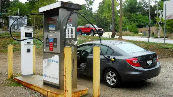 6 diferencias clave entre los coches eléctricos y los coches de gasolina