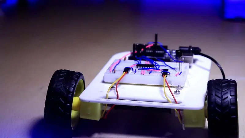 Cómo hacer un robot memorizador de caminos usando arduino